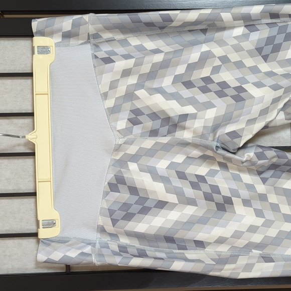 2/40 Nike athletic geometric patterned pants - Picture 6 of 11